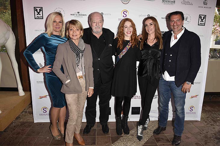 Birgit Fischer-Höper, Uschi Glas, Otto Retzer, Laura Siegel und Ralph Siegel, Ugo und Melanie Crocamo H‘UGO‘S LADIES LUNCH zugunsten von brotZeit e.V. im  H‘ugo‘s Grünwald in München am 26.4.2022 ©Foto: Agency People Image (c) Michael Tinnefeld 